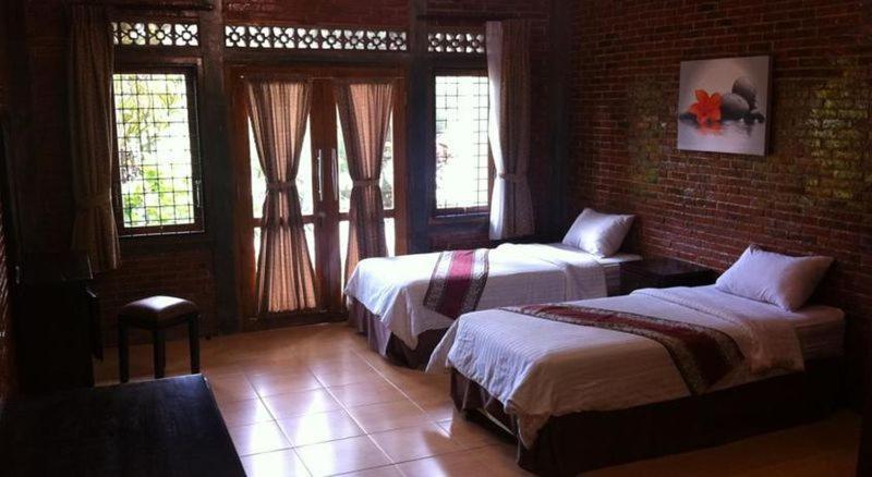 Jambuluwuk Convention Hall & Resort Batu Chambre photo