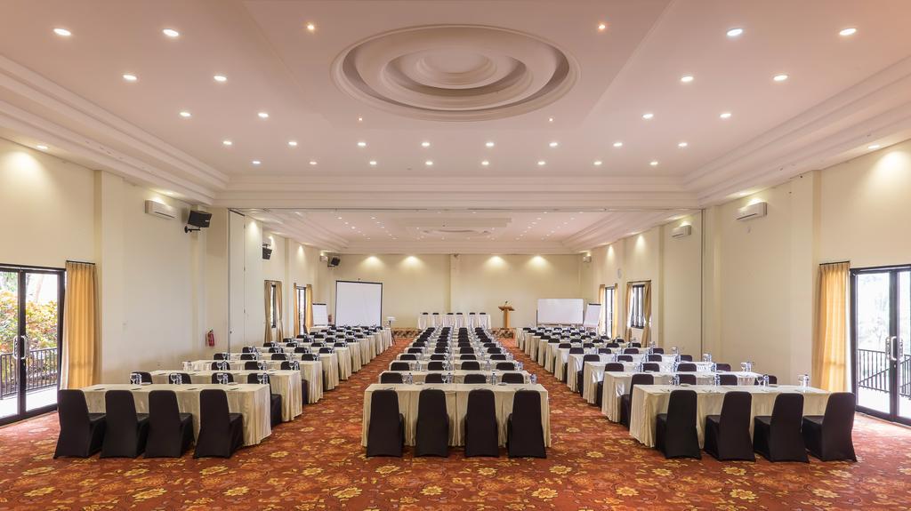 Jambuluwuk Convention Hall & Resort Batu Extérieur photo